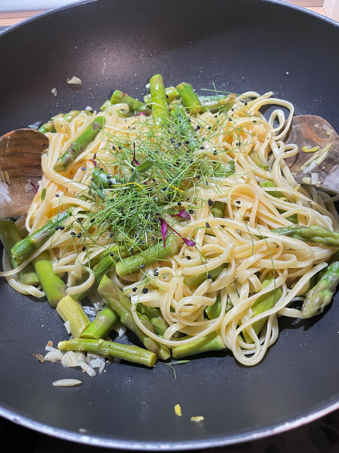 Rezeptidee: Pasta mit grünem Spargel & frischen Microgreens